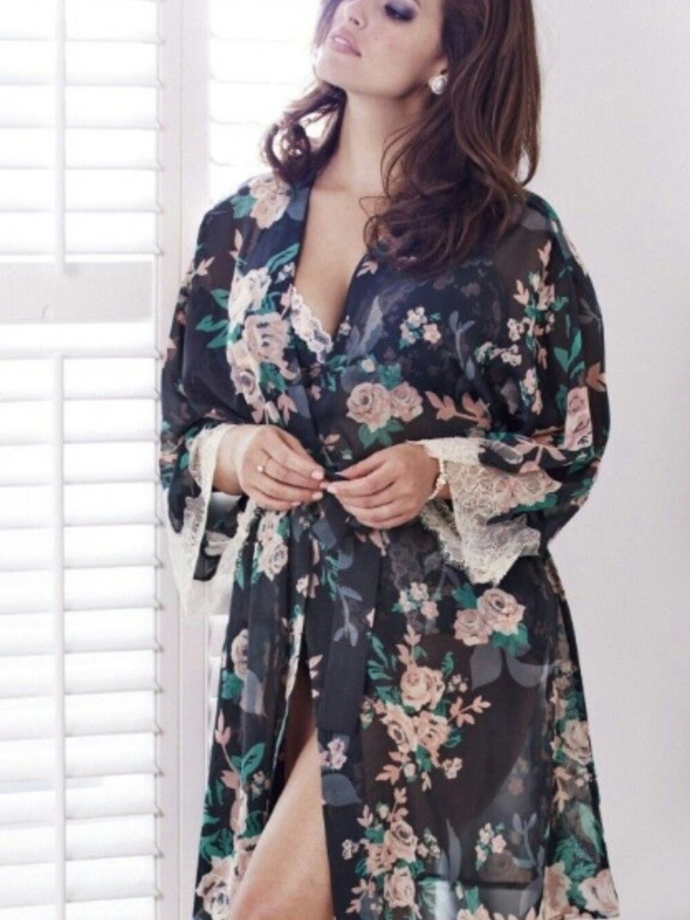Anna Scholz for Simply Be Vintage Floral Sheer Lace Trim Kimono Robe